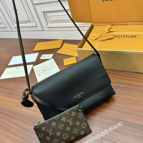LV M13148 Low Key Messenger