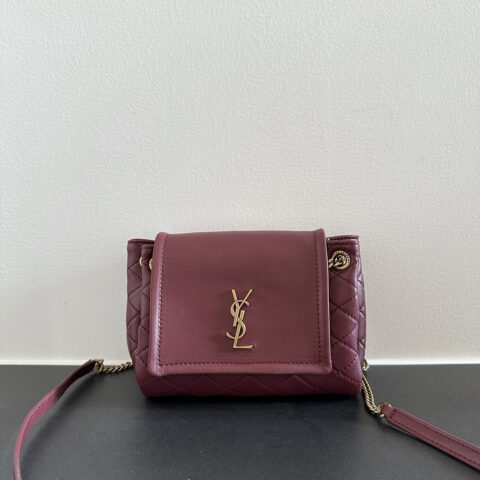 YSL 𝙈𝙊𝙉𝙊𝙂𝙍𝘼𝙈 𝙉𝙊𝙇𝙄𝙏𝘼羊皮革迷你手袋 672738酒红色