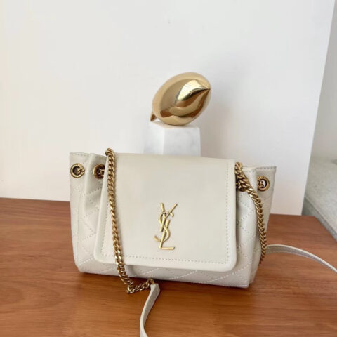 YSL 𝙈𝙊𝙉𝙊𝙂𝙍𝘼𝙈 𝙉𝙊𝙇𝙄𝙏𝘼羊皮革迷你手袋 672738白色