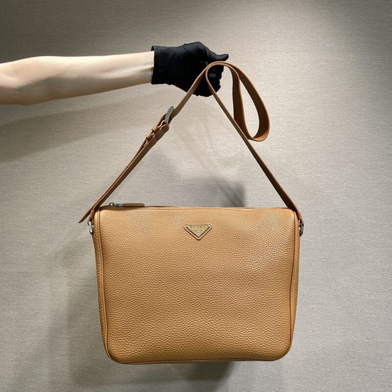 PRADA🎉新品邮差包🎉2VH182皮肩带🎉🎉焦糖色
