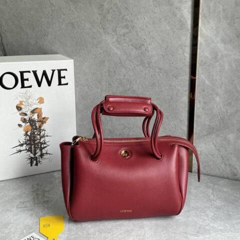 LOEWE 新款Madrid小号 0807红色