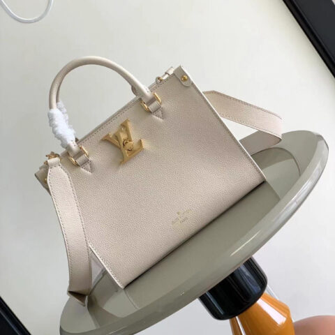 LV M23637 LOCK & GO 手袋