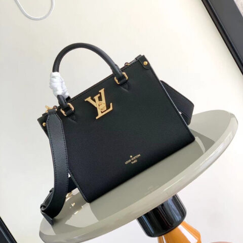 LV M22311 LOCK & GO 手袋
