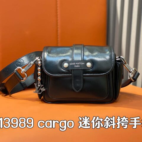 【原单精品】M13989黑色 全皮男包邮差包 cargo 迷你斜挎手袋
