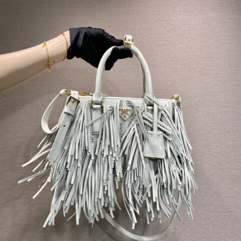 PRADA🎉新品流苏包🎉1BA896小牛皮🎉🎉白色