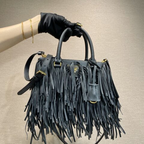 PRADA🎉新品流苏包🎉1BA896小牛皮🎉🎉黑色