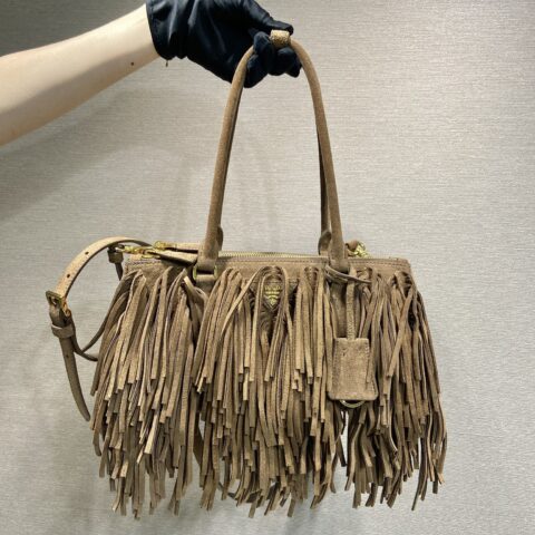 PRADA🎉新品流苏包🎉1BA457绒皮🎉🎉