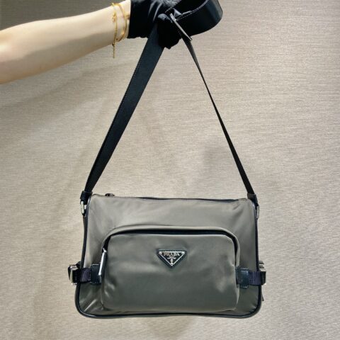 PRADA🎉新款邮差包🎉🎉2VH192小号🎉🎉灰色