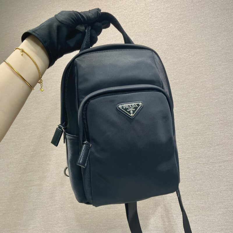 PRADA🎉新品胸包🎉🎉2VZ116🎉🎉黑色