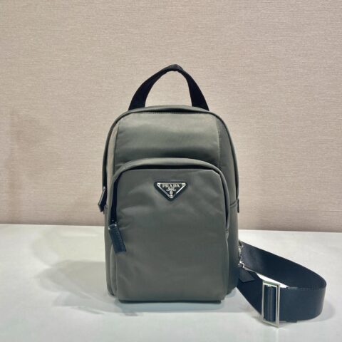 PRADA🎉新品胸包🎉🎉2VZ116🎉🎉灰色