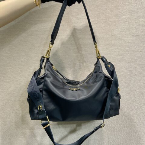 PRADA🎉新品🎉1BC264探索包🎉🎉黑色