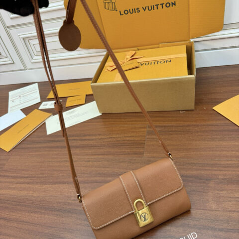 LV M12147 Wallet On Chain Low Key