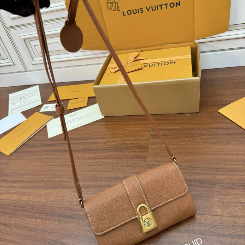 LV M12147 Wallet On Chain Low Key