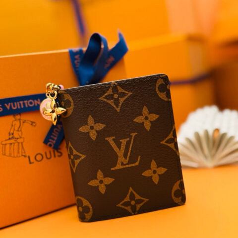 LV M14718 LV Charms Pocket Wallet