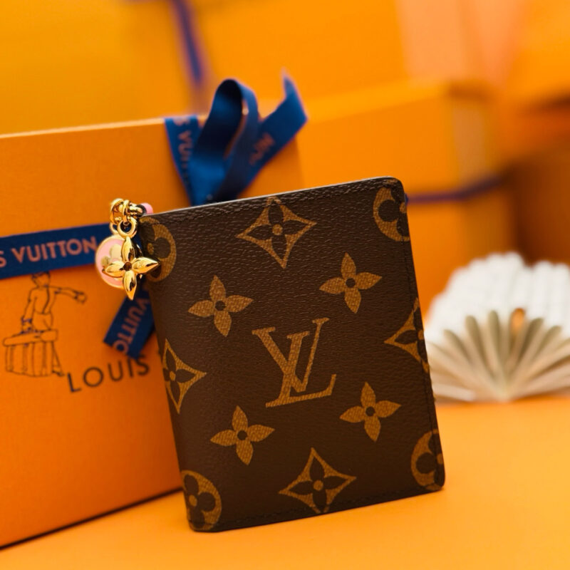 LV M14718 LV Charms Pocket Wallet