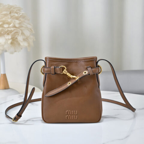 Miu Miu 新品迷你福袋小水桶包 5NR461棕色