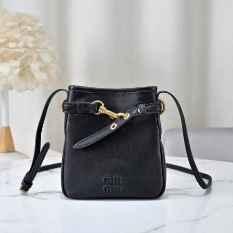 Miu Miu 新品迷你福袋小水桶包 5NR461黑色