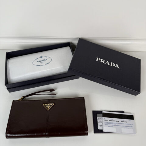 PRADA 三角形金属徽标男女通用小袋包 1MB051金