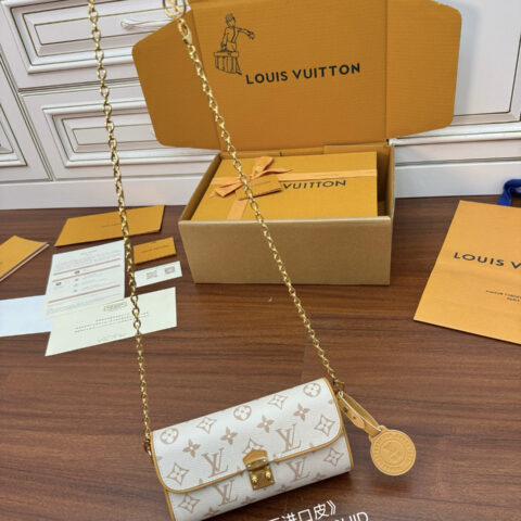 LV M26583 NEW Pochette Camille