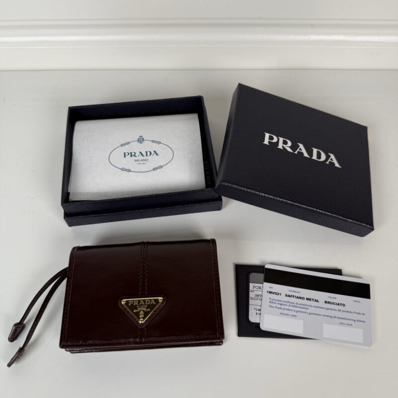 PRADA 按扣式开合短夹 1MV021酒红色/金扣