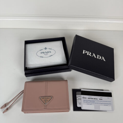 PRADA 按扣式开合短夹 1MV021粉色/银扣
