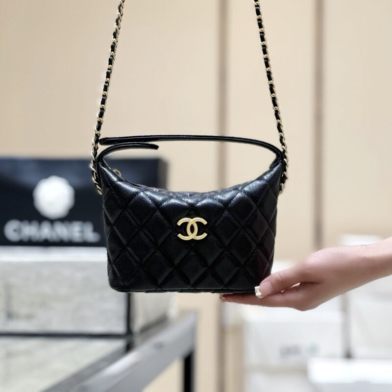 Chanel 25P菜篮子饺子包👜AP4484