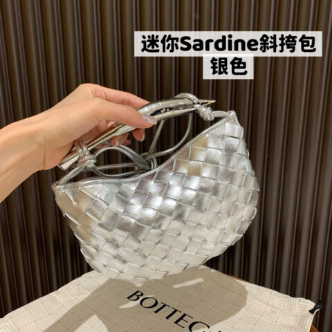 BV 迷你Sardine斜挎包 804904银色