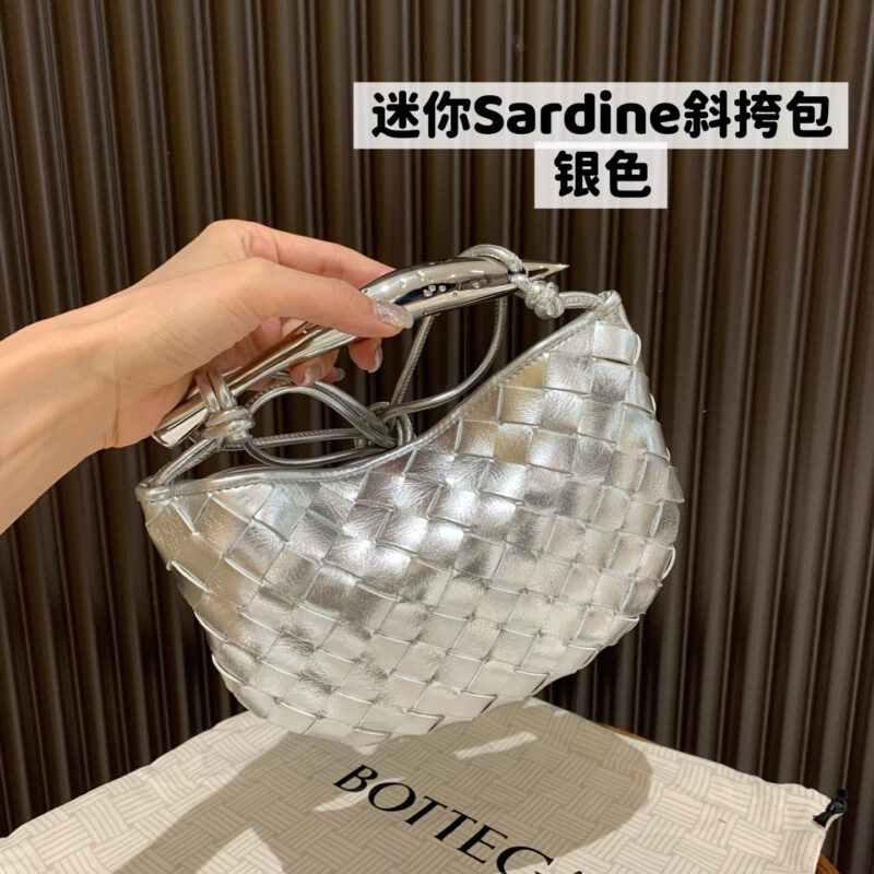 BV 迷你Sardine斜挎包 804904银色