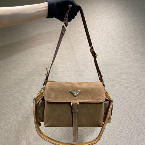 PRADA 新款邮差包 1BD394麂皮 咖色