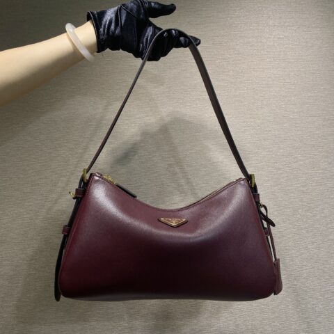 PRADA 新款Aimee腋下包 1BC229小号紫红