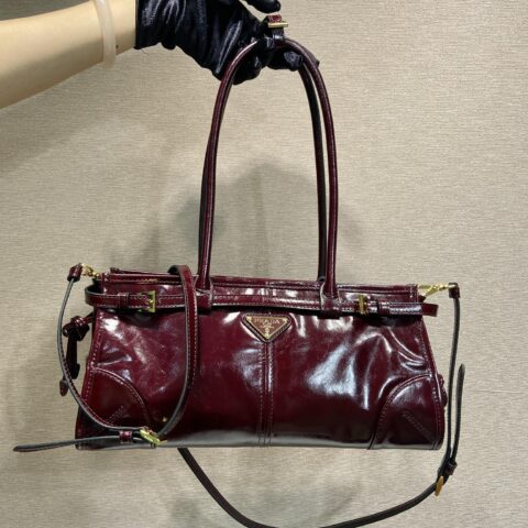 PRADA LusSolf油腊皮 1BA426小号新色