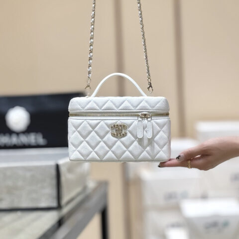 CHANEL 25P 限量版爱心钻石饭盒包👜AP4531白色
