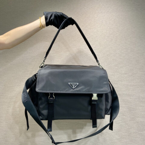 PRADA 新品邮包 2VD082