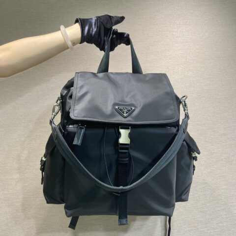 PRADA 新款双肩包 2VZ118