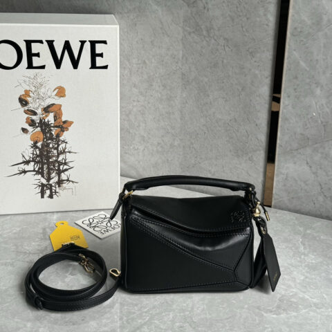 LOEWE 十周年纪念款全新𝓟𝓾𝔃𝔃𝓵𝓮 迷你^_^ 0338黑色