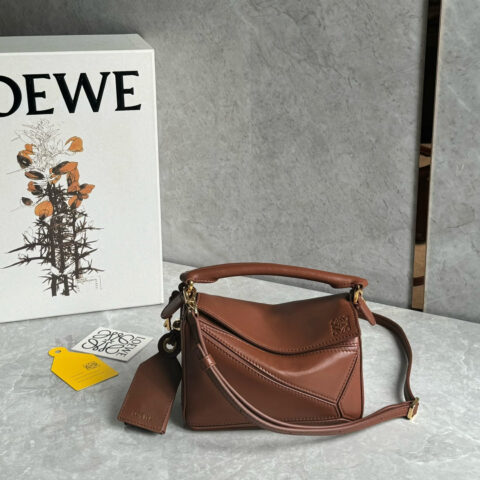 LOEWE 十周年纪念款全新𝓟𝓾𝔃𝔃𝓵𝓮 迷你^_^ 0338棕色