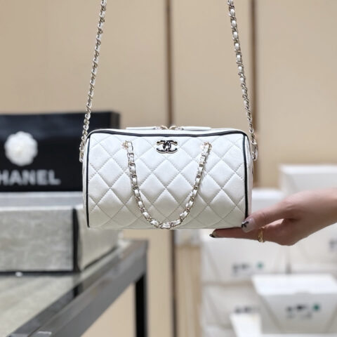 CHANEL 25P 漫画熊猫配保龄球包👜AP4515白色