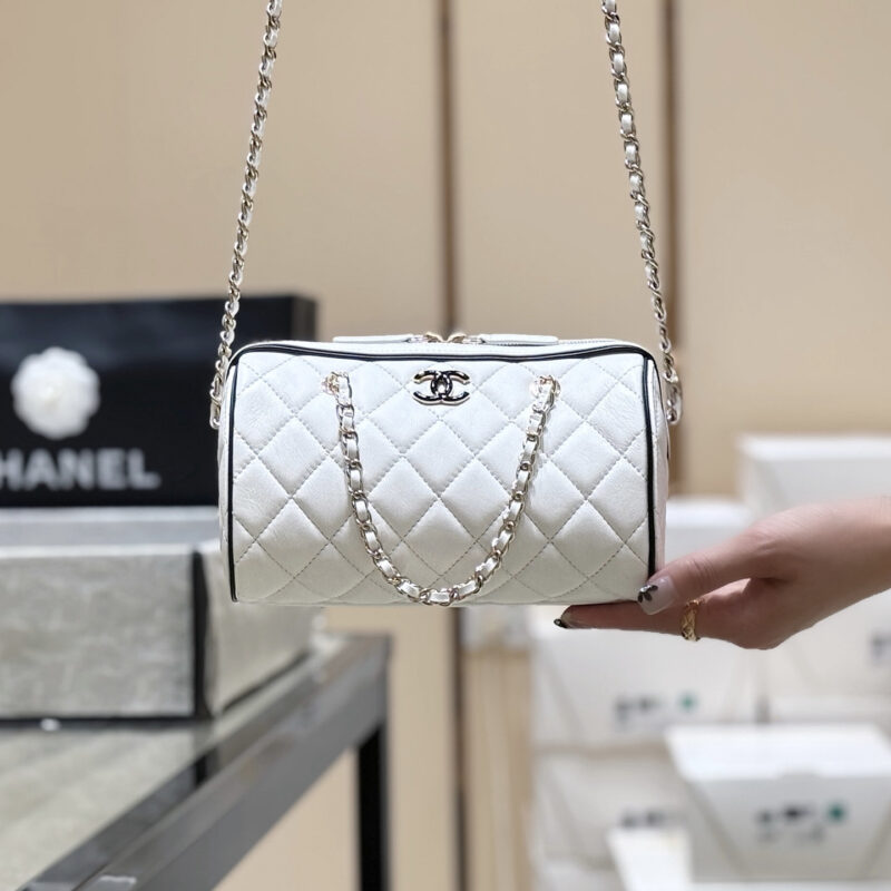 CHANEL 25P 漫画熊猫配保龄球包👜AP4515白色