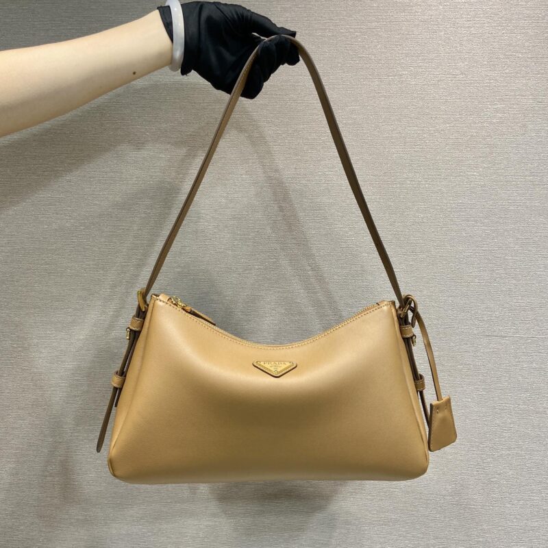 PRADA 新款Aimee腋下包 1BC229小号 焦糖色