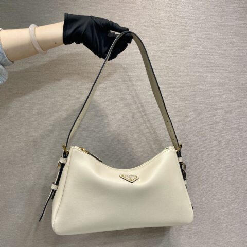 PRADA 新款Aimee腋下包 1BC229小号 杏色