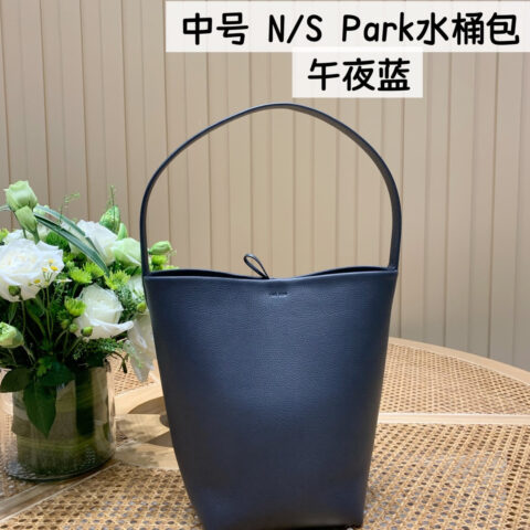 The Row 中号 N/S Park水桶包 TR1101午夜蓝