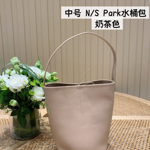 The Row 中号 N/S Park水桶包 TR1101奶茶色