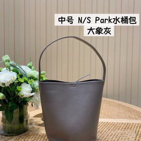 The Row 中号 N/S Park水桶包 TR1101大象灰