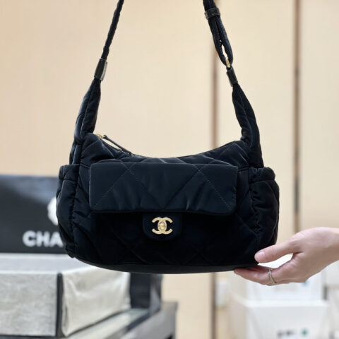 CHANEL 24N coconeige滑雪包 AS5054