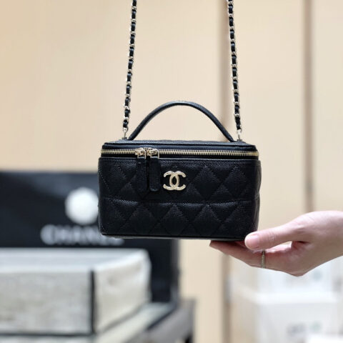 CHANEL 25C 手柄长盒子包 AP4404