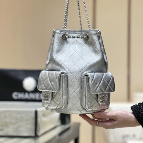 CHANEL 25C 双口袋双背包 AS5310银色/羊皮