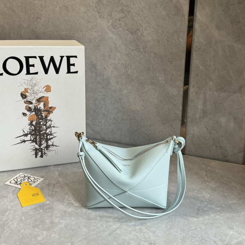 LOEWE 𝐩𝐮𝐳𝐳𝐥𝐞 𝐟𝐨𝐥𝐝 𝐩𝐨𝐮𝐜𝐡麻将包 0696 Baby蓝