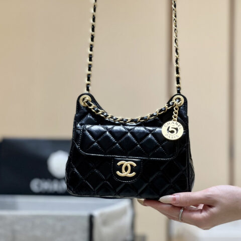 CHANEL 24C早春度假系列天猫精灵新版本单肩腋下包 AS4323黑色 油蜡牛皮