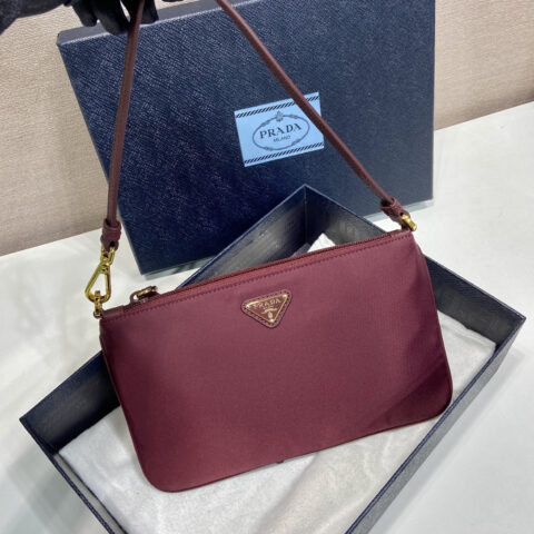 PRADA🎉新款腋下包🎉1NI545/K金新品🎉🎉波尔多红