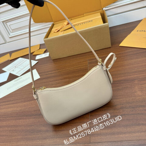 LV M25784 Pochette LV Bloom